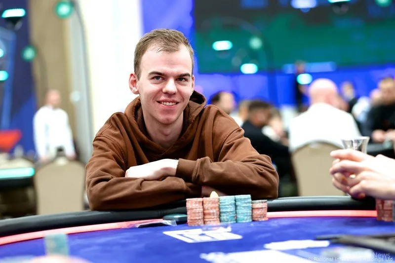 EPT 키프로스: $ 25.000 NLHE 이벤트에서 Michel Molenaar derde