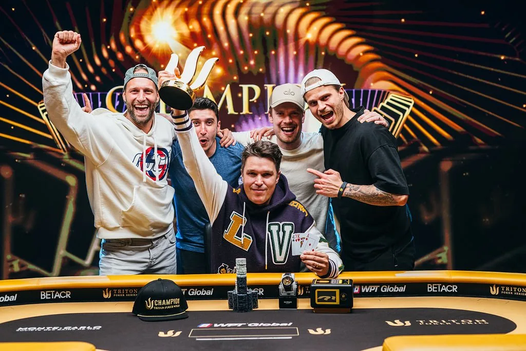 클래스카를로의 Triton Poker 시리즈에서 $100K PLO 메인 이벤트에 참가하는 Eelis Parssinen toont klasse